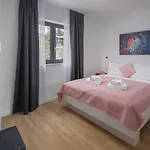 Lana Premium Residence